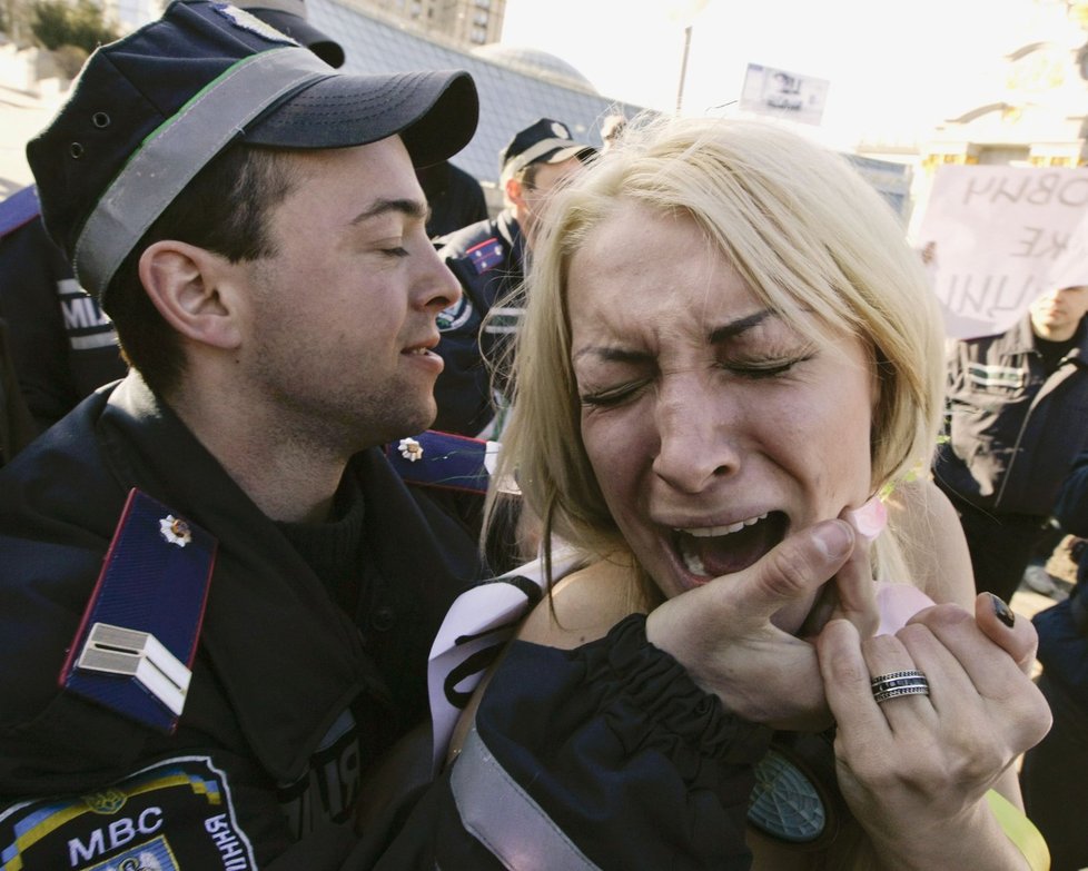 FEMEN proslulo bizarními protesty.