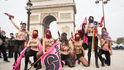 Nahé sexy extremistky ze skupiny Femen parodovaly islamisty