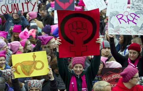 Washingtonem otřásají feministky. Za práva žen jich má bojovat až půl milionu