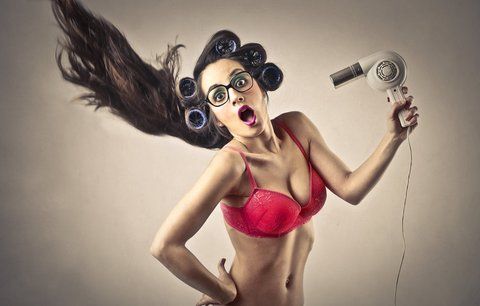 7 způsobů, jak použít fén jinak, než na vlasy