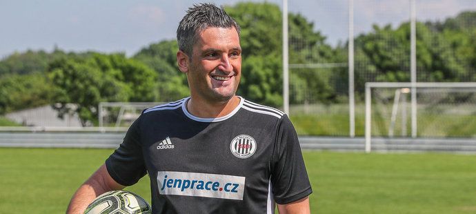 Martin Fenin v dresu FK Řeporyje fotbal rozhodně nezapomněl