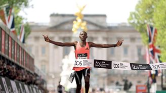 Když nemůžeš, přidej. Maratónec Sabastian Sawe posunul představy o tom, čeho jsou lidé schopní Když nemůžeš, přidej. Maratónec Sabastian Sawe posunul představy o tom, čeho jsou lidé schopní
