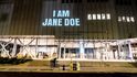 Po medializaci případu veřejnost začala na sociálních sítích sdílet své zážitky se sexuálním násilím pod sloganem I am Jane Doe Po medializaci případu veřejnost začala na sociálních sítích sdílet své zážitky se sexuálním násilím pod sloganem I am Jane Doe