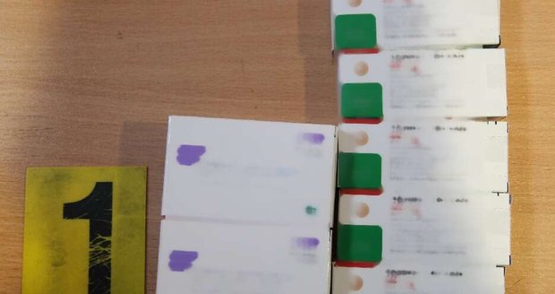 Mató a su marido de mediana edad en Kopřivnice "droga zombie" elaborado a partir de parches de fentanilo. Mató a su marido de mediana edad en Kopřivnica "droga zombie" elaborado a partir de parches de fentanilo.