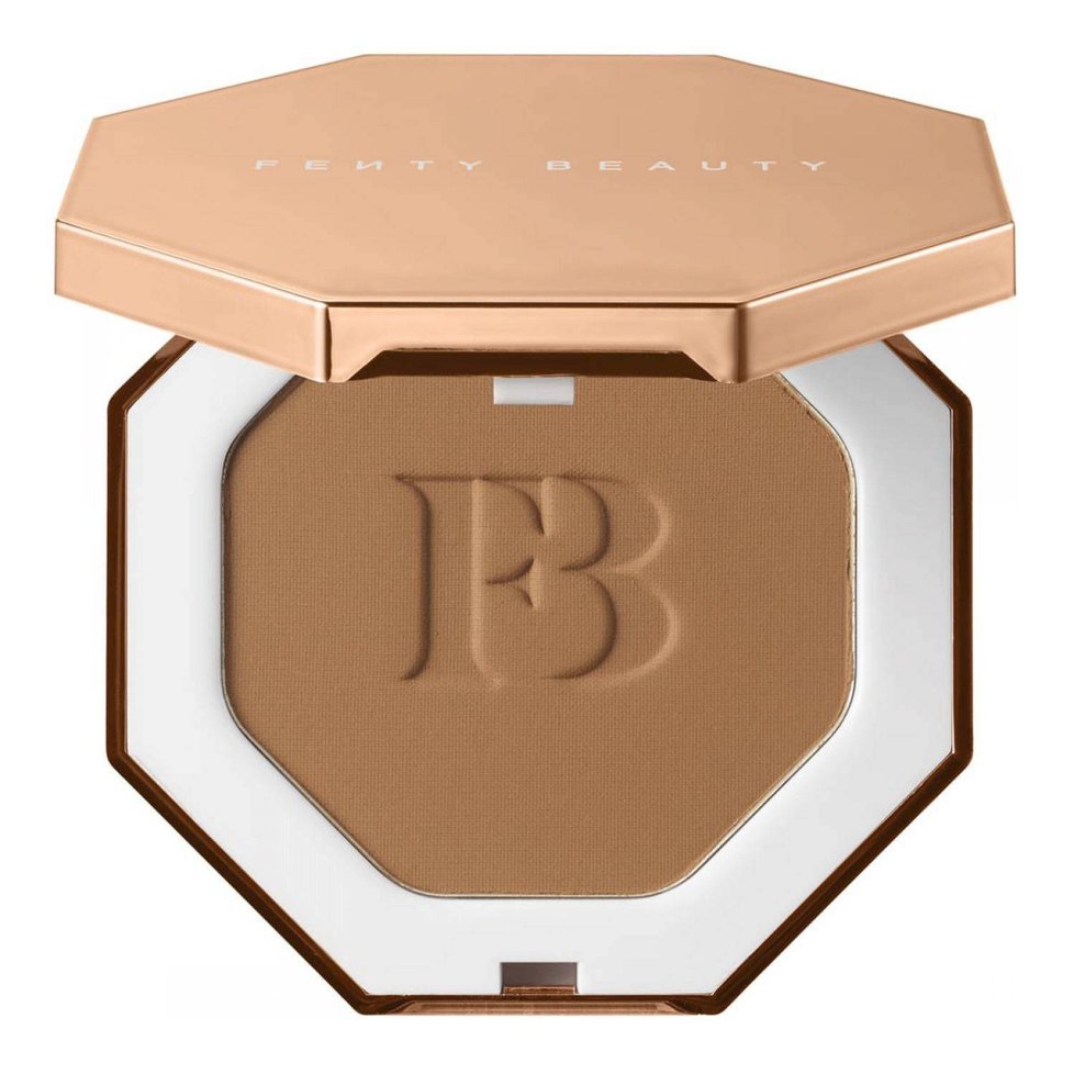 Bronzující pudr, Fenty Beauty, 850 Kč.