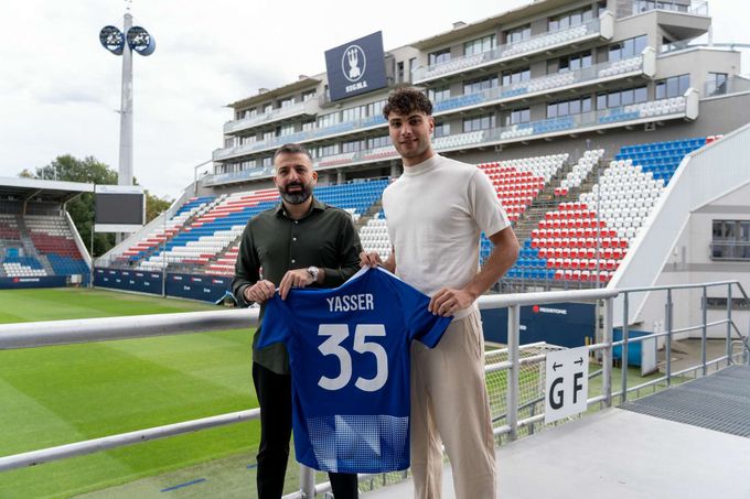 Agent o Lurvinkovi: Měl nabídku z MLS. Teď shání angažmá pro Látala s Haškem Agent o Lurvinkovi: Měl nabídku z MLS. Teď shání angažmá pro Látala s Haškem