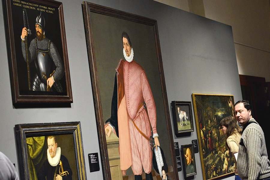 Více než 300 exponátů představuje život renesančního kavalíra, sběratele umění a kuriozit i osobnosti, díky níž stojí v Praze slavný letohrádek Hvězda.