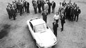 1965: Piëch (v bílé košili) se stal šéfem vývoje Porsche