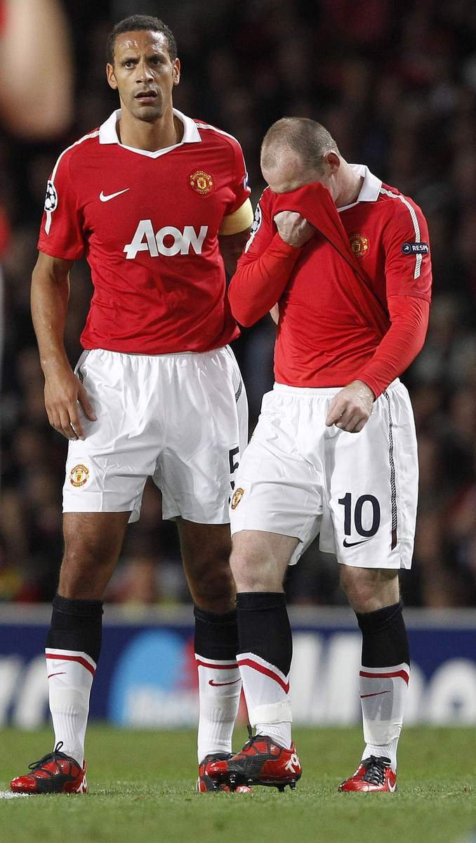 Zklamaní Rio Ferdinand a Wayne Rooney.