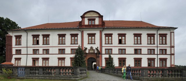 Ferdinand V. rád trávil čas na zámku v Zákupech na Českolipsku.