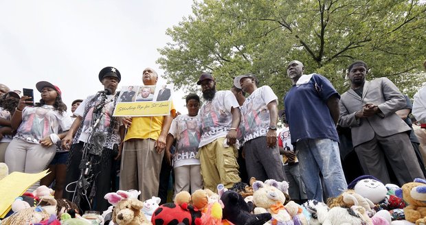 Pieta plná strachu: Během pochodu za zabitého černocha ve Fergusonu se střílelo