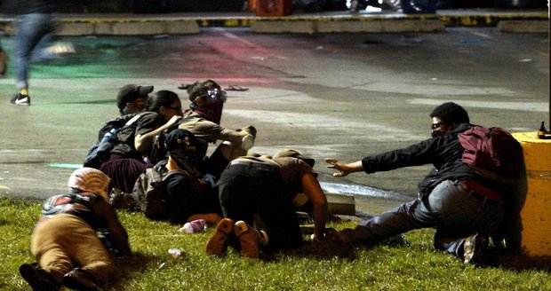 Černošské nepokoje ve Fergusonu: Při střelbě došlo ke dvěma zraněním