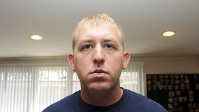 Darren Wilson prohlásil, že se cítil jako pětileté dítě, když se na něj Michael Brown vrhnul.