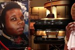 V americkém St. Louis pohřbili mladíka zastřeleného bělošským policistou.