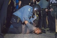 Rasové nepokoje: Ve Fergusonu postřelili dva policisty!