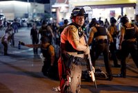 Demonstrace a násilí ve Fergusonu: Úřady musely vyhlásit stav nouze