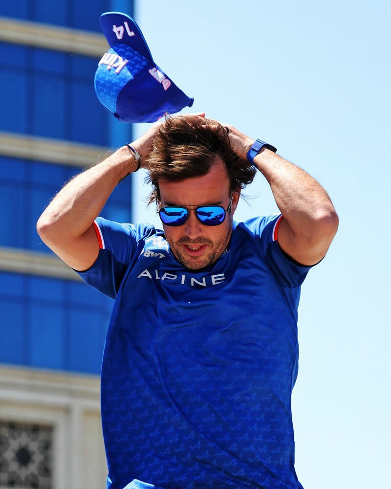 V ázerbájdžánském Baku bylo letos v červnu pěkně větrno. Při závodním víkendu formule 1 se o tom přesvědčil Fernando Alonso. Když se vydal do boxů, vyzkoušel si svůj postřeh ve chvíli, kdy zafoukal vítr.