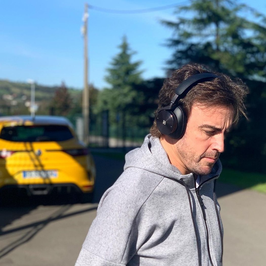 Alonso si letní pauzu užil na dovolené s přítelkyní