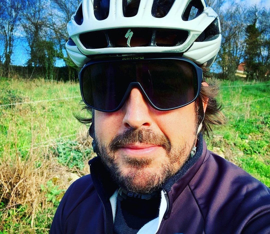 Pilot formule 1 Fernando Alonso je vášnivým cyklistou