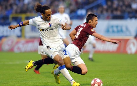 Baníkovský stoper Fernando Neves si tentokrát asi vyšlápne na jiného sparťana. Václav Kadlec je v trestu, za podvádění nesmí hrát dva zápasy. Duel i tak zřejmě nabídne bitvu...