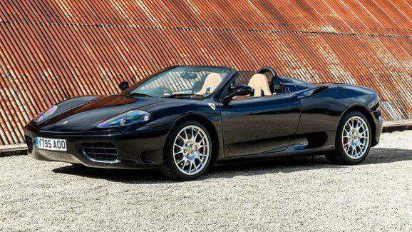 Chcete Ferrari 360 Spider, které vlastnil David Beckham? Nachází se v Anglii a nestojí příliš