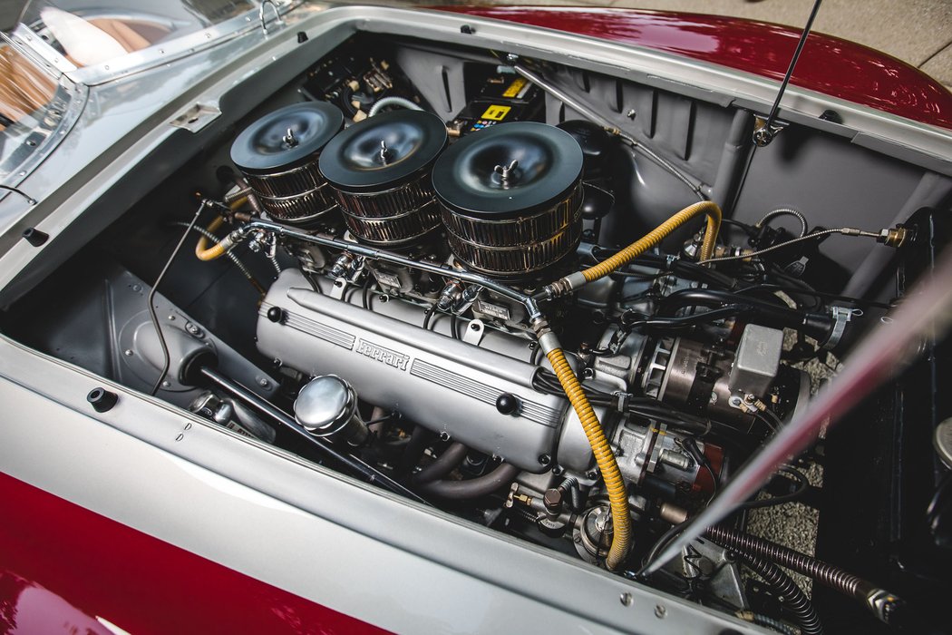 Za stejnou částku, tedy 3,855 mil. dolarů (83,86 mil. Kč), bylo vydraženo také Ferrari 166 MM Spider Series II z roku 1953.