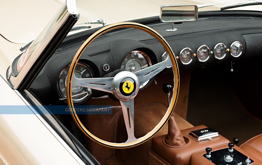 Ferrari 250 GT Series I Cabriolet z roku 1958 bylo vydraženo za 4.405.000 dolarů (95,82 mil. Kč).