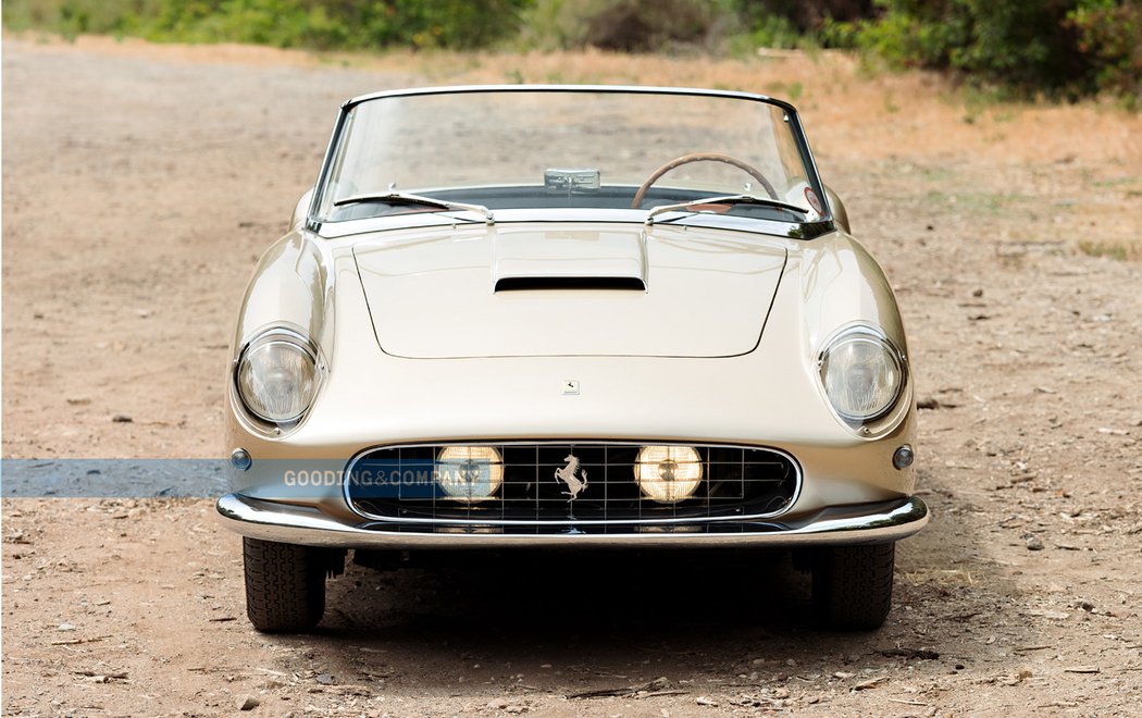 Ferrari 250 GT Series I Cabriolet z roku 1958 bylo vydraženo za 4.405.000 dolarů (95,82 mil. Kč).
