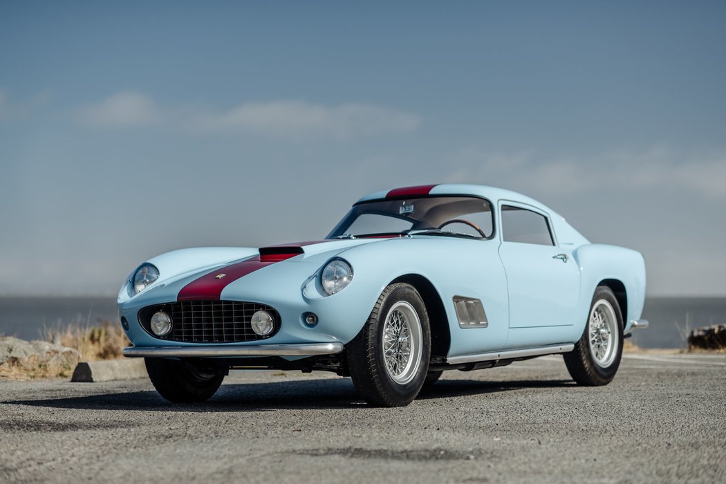 Ferrari 250 GT LWB Berlinetta Tour De France z roku 1958 bylo vydraženo za rovných šest milionů dolarů, v přepočtu 130,14 mil. Kč.