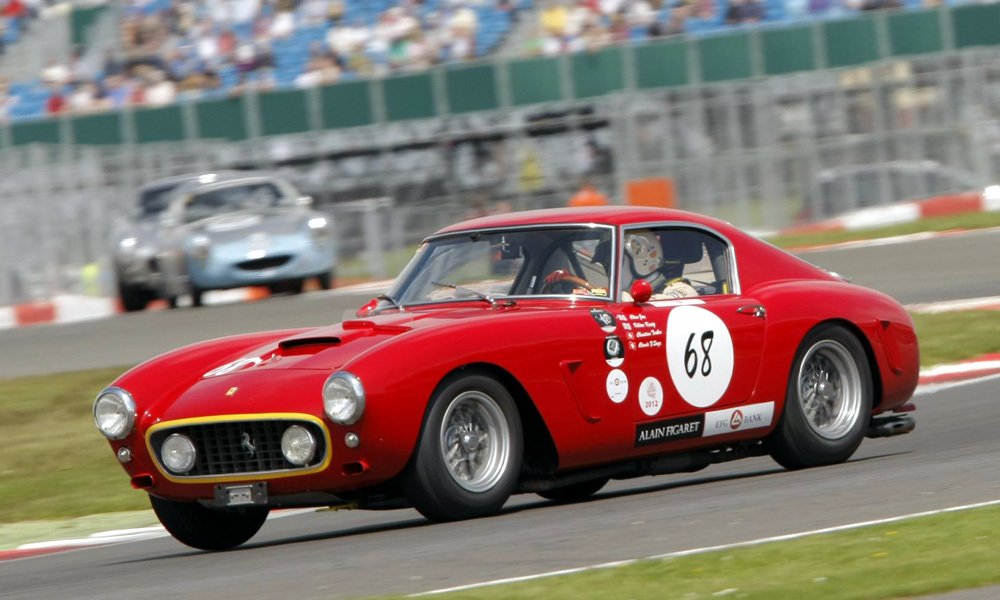 Ferrari 250 GT SWB Competizione patří mezi veterány, ale dodnes se prohání po závodních okruzích.