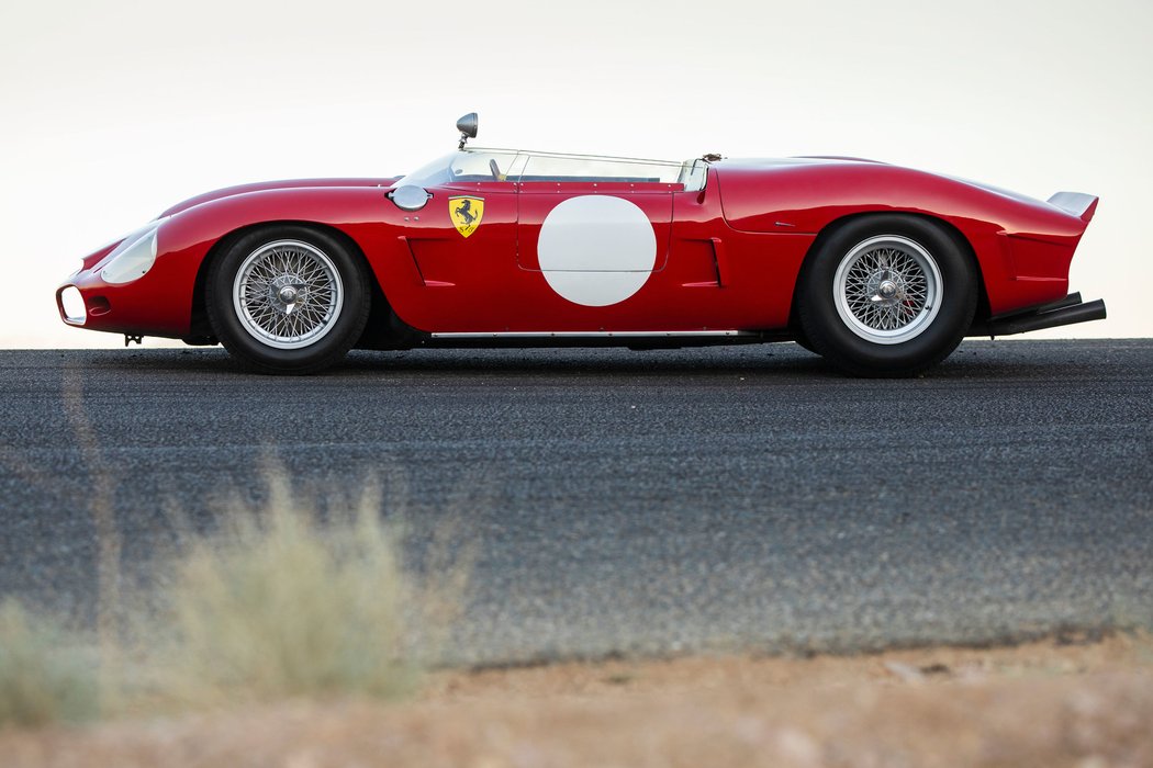 A další… Ferrari 268 SP Fantuzzi z roku 1962 bylo vydraženo za 7.705.000 dolarů, tedy asi 167,24 milionu korun.