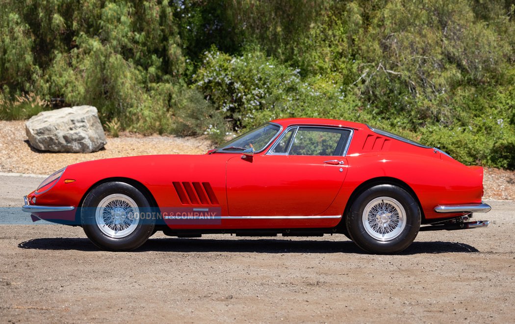 Ferrari 275 GTB/4 z roku 1967 nového vlastníka stálo 3.662.500 dolarů, tedy 79,67 milionu korun.