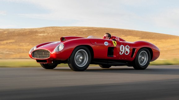 Rekord aukce letošního týdne v Monterey trhlo Ferrari, které řídil i Fangio