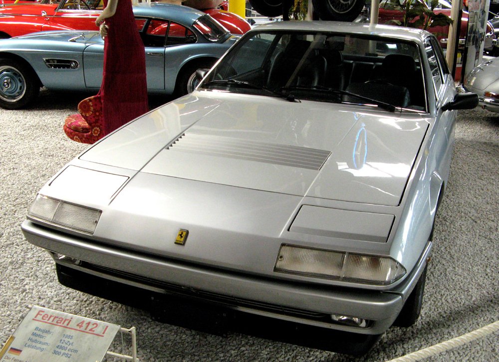 Ferrari 412i se vstřikováním paliva vyfotografoval autor článku v německém dopravním muzeu u Sinsheimu.