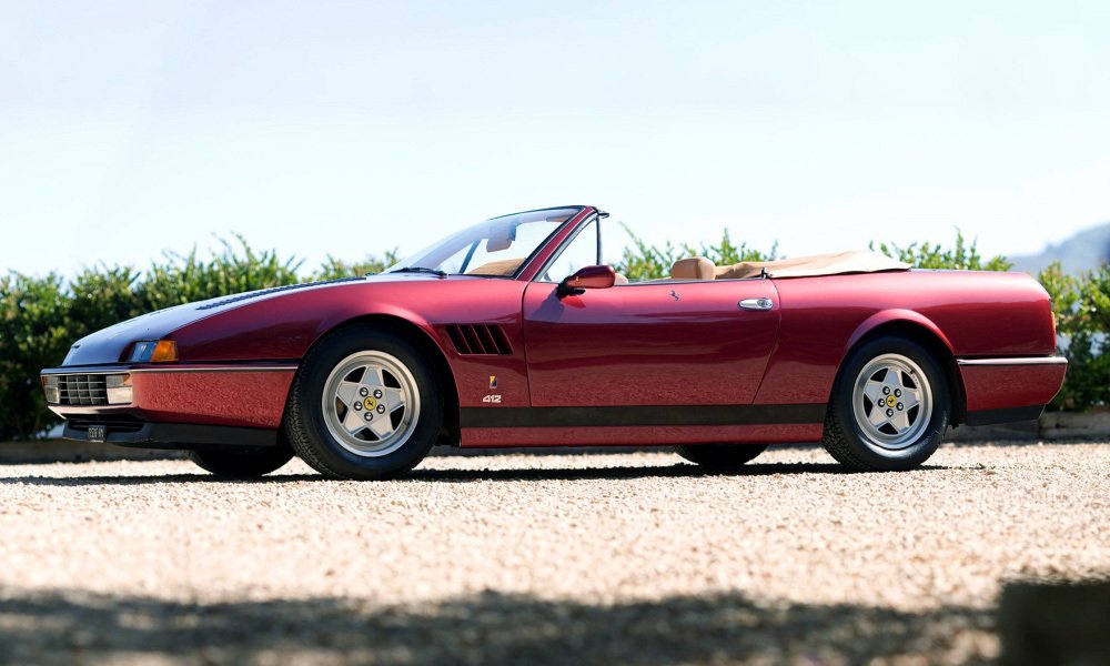 Italská karosárna Scaglietti prováděla konverze typu Ferrari 412 na kabriolet.