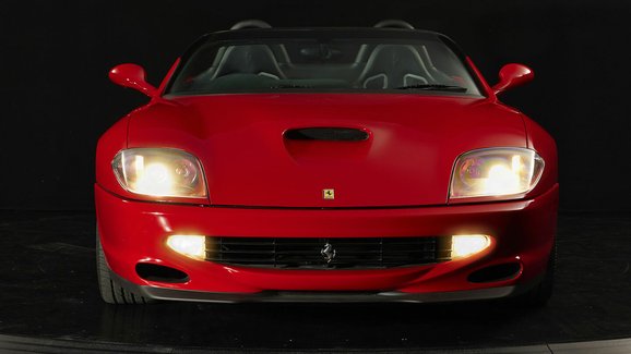 Ferrari 550 Barchetta Pininfarina po servisu za 1,8 milionu stále čeká na prvního řádného majitele