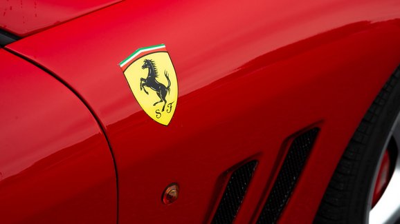 Automobilka Ferrari díky oživení poptávky zvýšila čtvrtletní zisk trojnásobně