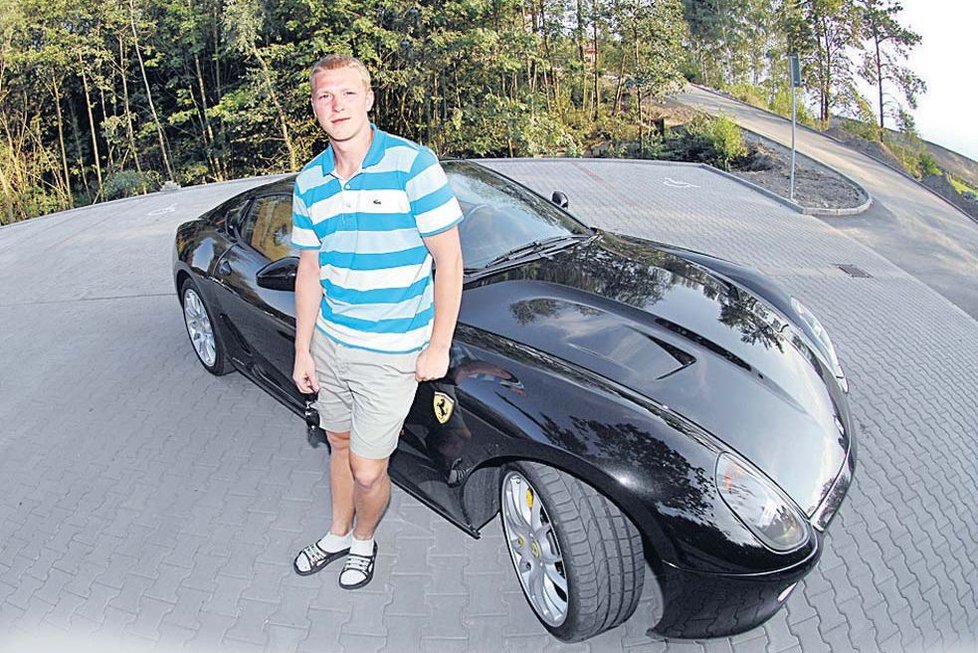 Nejdražší auto má jednoznačně Aleš Hemský. Ferrari 599 Fiorano - Cena 9 mil. Kč