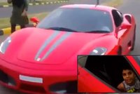 Je tohle možné? Devítiletý chlapeček se řítí v nadupaném Ferrari 430 po běžné silnici!