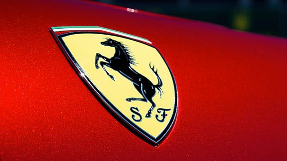 Vstup Ferrari na burzu ohodnotí firmu nejméně na 10 miliard eur
