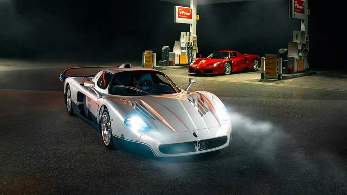 Ferrari Enzo a Maserati MC12 Ferrari Enzo a Maserati MC12