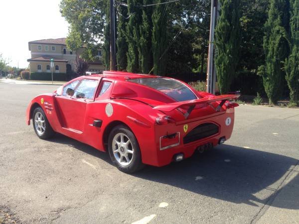 Napodobenina Ferrari Enzo