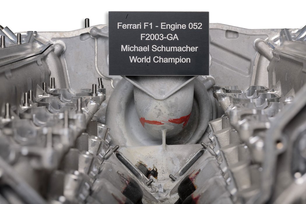 Motor z Ferrari F2003 Michaela Schumachera