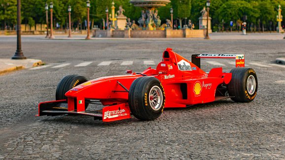 Vůz Ferrari F1 Michaela Schumachera míří do aukce. Ve své době neměl přemožitele