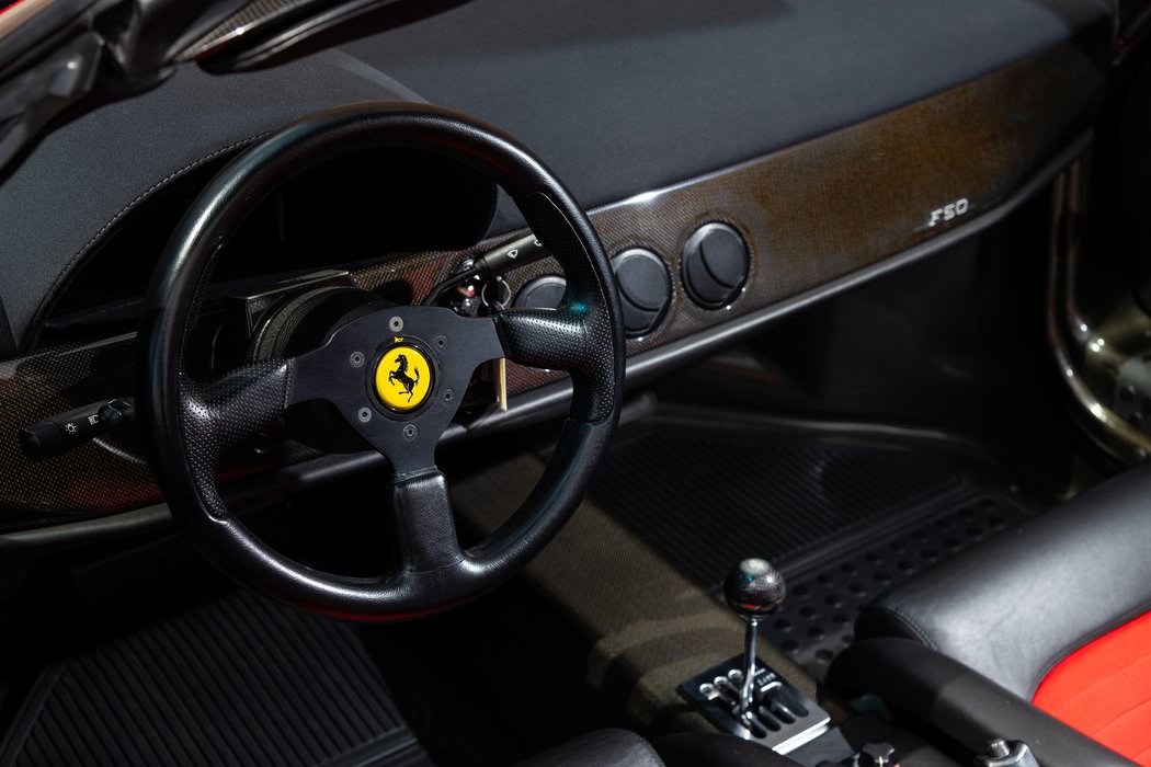 Ferrari F50 z roku 1995 bylo vydraženo za 3.965.000 dolarů, tedy 86,25 milionu korun.