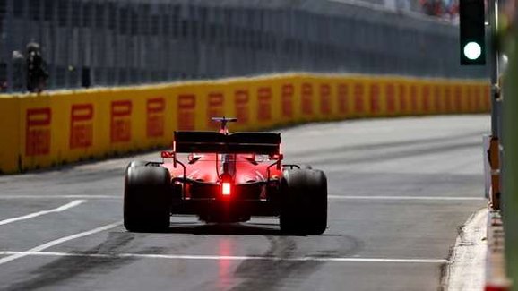 V posledním tréninku diktovalo tempo Ferrari. Nejrychlejší čas zajel Vettel