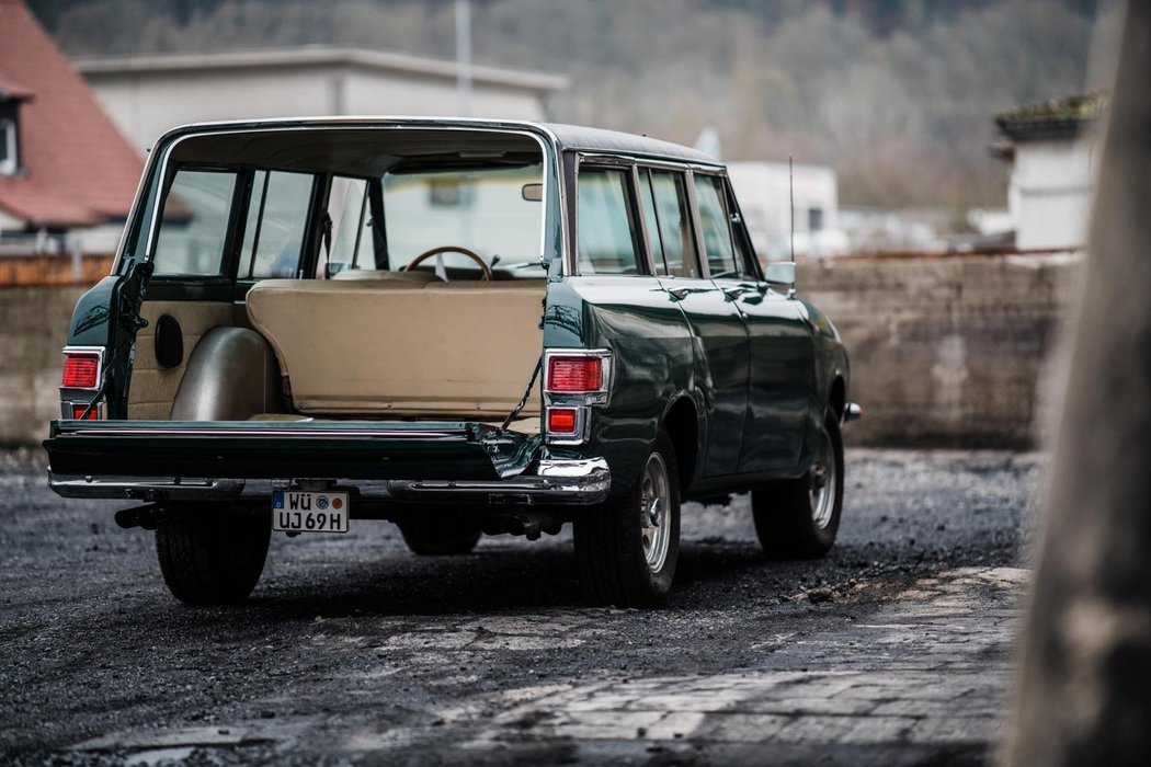 Jerrari Grand Wagoneer