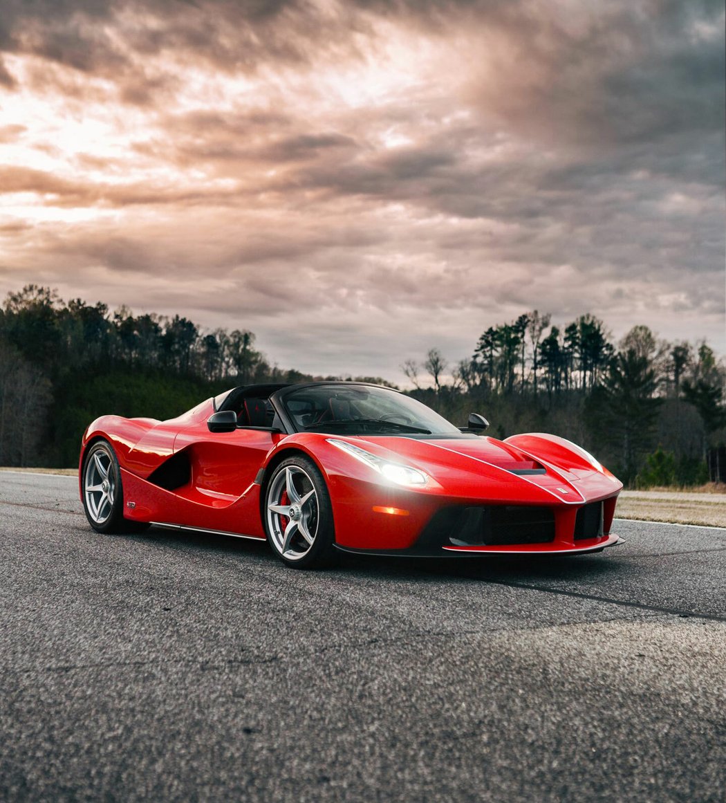 Ferrari LaFerrari Aperta (2017)