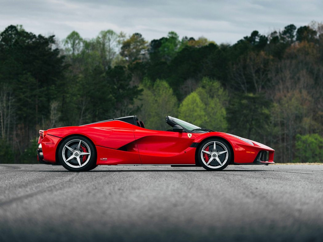 Ferrari LaFerrari Aperta (2017)