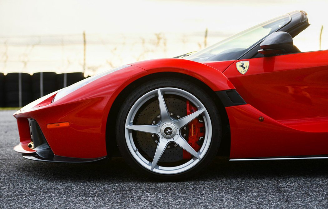 Ferrari LaFerrari Aperta (2017)